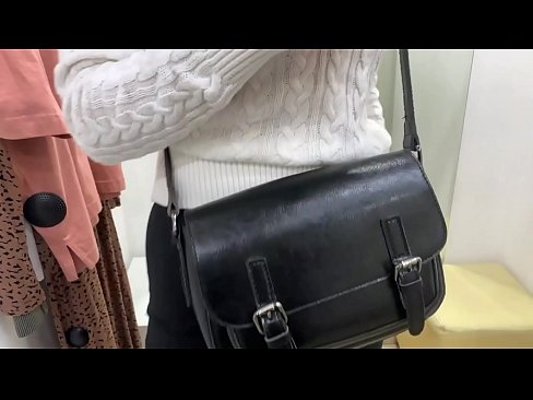 ❤️ Javna masturbacija mlade kujice FeralBerry s dildom u sobi za mjerenje ❌ Porno u pornografiji hr.filmexxx18.ru ️❤